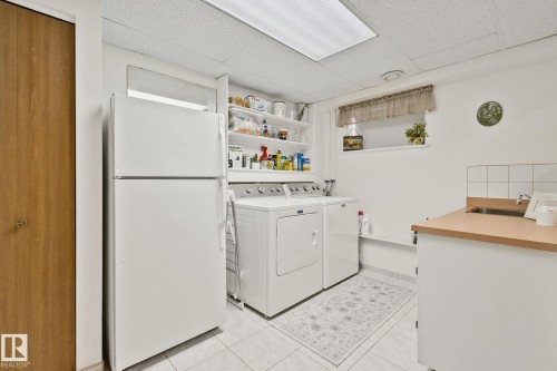 9532 175 Avenue Nw, Edmonton, AB 