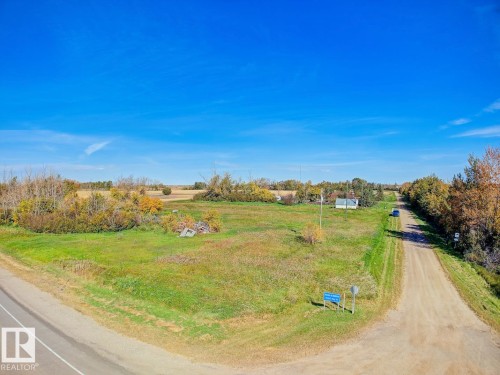 Centre St. Railway Avenue, Whitford, AB 