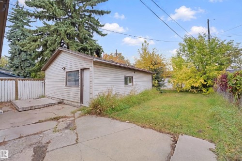 Detached outbuilding with horizontal siding, a single window, and an exterior door - 13420 117 Avenue Nw, Edmonton, AB 