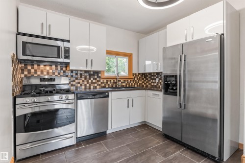 11230 75 Avenue Nw, Edmonton, AB 