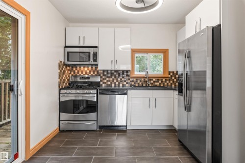 11230 75 Avenue Nw, Edmonton, AB 