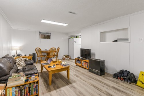 11230 75 Avenue Nw, Edmonton, AB 