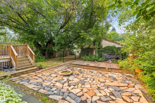 11230 75 Avenue Nw, Edmonton, AB 