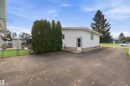 5907 53A Avenue, Redwater, AB 