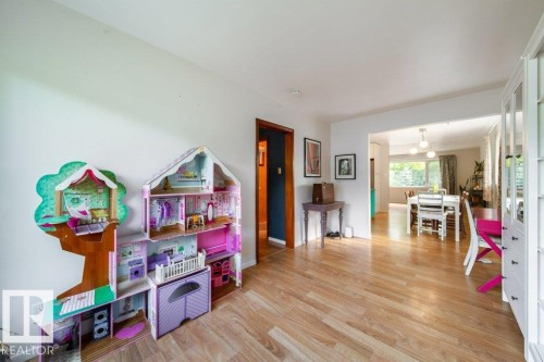 9512 76 Street Nw, Edmonton, AB 