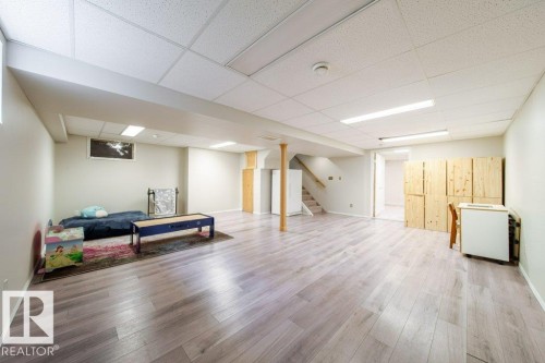 9512 76 Street Nw, Edmonton, AB 