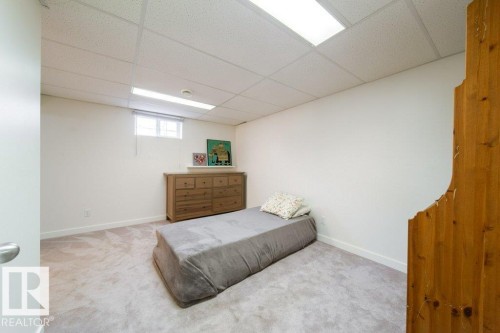 9512 76 Street Nw, Edmonton, AB 