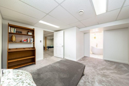 9512 76 Street Nw, Edmonton, AB 