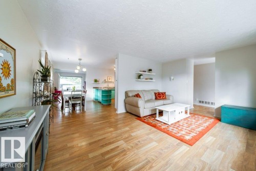 9512 76 Street Nw, Edmonton, AB 