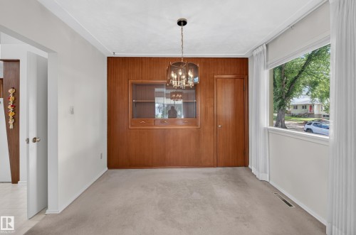 7704 104 Avenue Nw, Edmonton, AB 