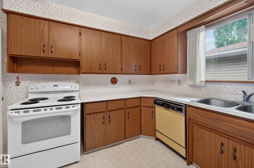 7704 104 Avenue Nw, Edmonton, AB 