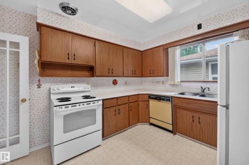 7704 104 Avenue Nw, Edmonton, AB 