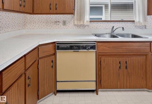 7704 104 Avenue Nw, Edmonton, AB 