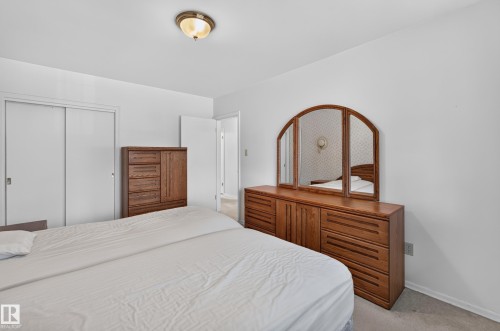 7704 104 Avenue Nw, Edmonton, AB 