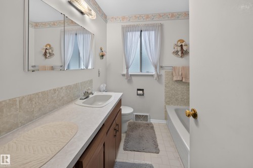 7704 104 Avenue Nw, Edmonton, AB 