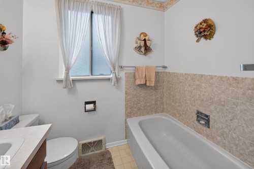 7704 104 Avenue Nw, Edmonton, AB 