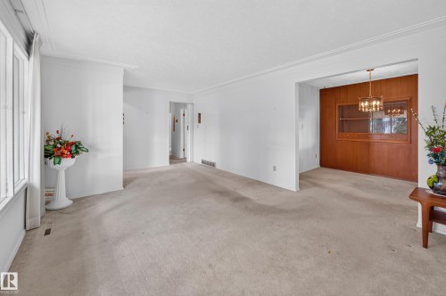 7704 104 Avenue Nw, Edmonton, AB 