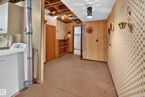 7704 104 Avenue Nw, Edmonton, AB 