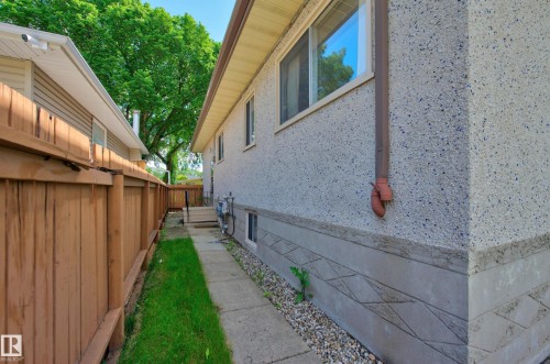 7704 104 Avenue Nw, Edmonton, AB 