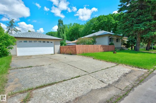7704 104 Avenue Nw, Edmonton, AB 