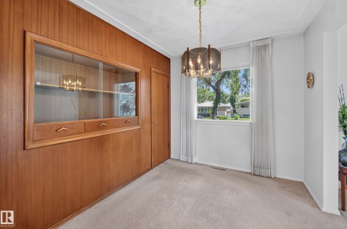 7704 104 Avenue Nw, Edmonton, AB 