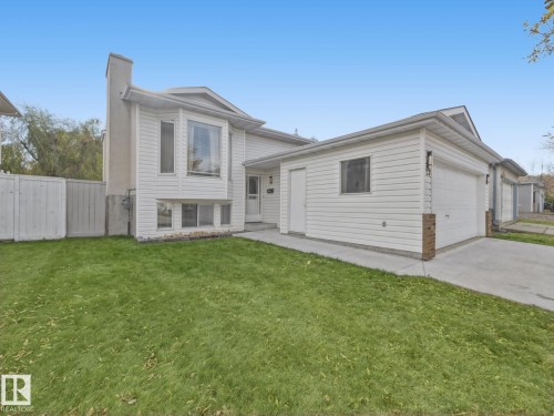 19 DARLINGTON Drive   Sherwood Park, AB T8H 1R8