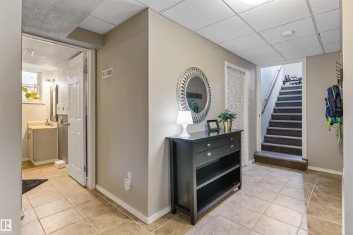 9715 71 Avenue Nw, Edmonton, AB 
