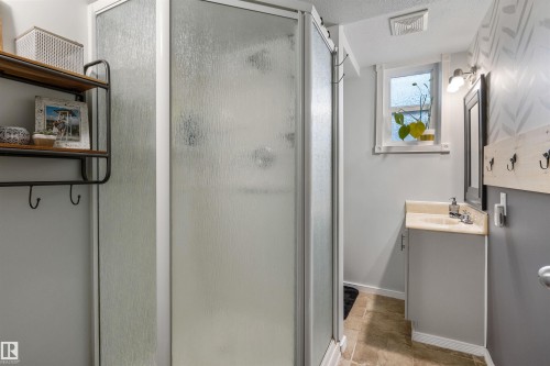 9715 71 Avenue Nw, Edmonton, AB 