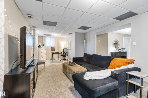 9715 71 Avenue Nw, Edmonton, AB 