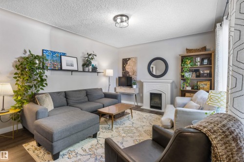 9715 71 Avenue Nw, Edmonton, AB 