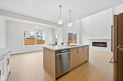 19004 20 Avenue Nw, Edmonton, AB 