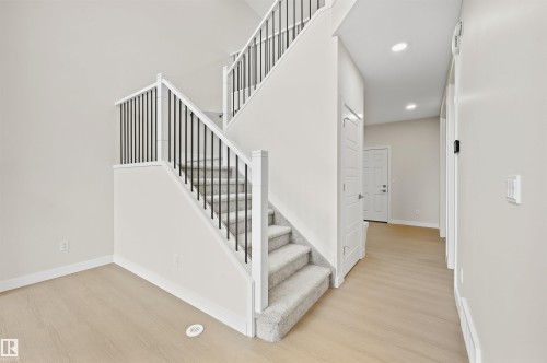 19004 20 Avenue Nw, Edmonton, AB 
