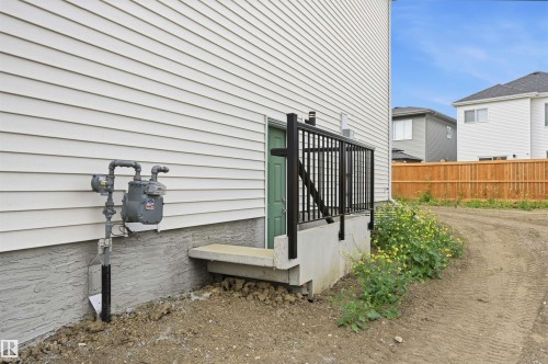 19004 20 Avenue Nw, Edmonton, AB 