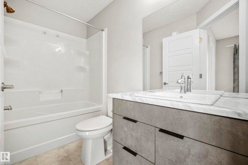 8322 Chappelle Way Sw, Edmonton, AB 