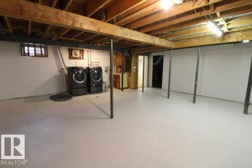 Utility area with a built-in wash basin and exposed structural beams - 44 Arlington Drive, St. Albert, AB 