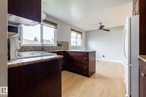 8836 150 Avenue Nw, Edmonton, AB 