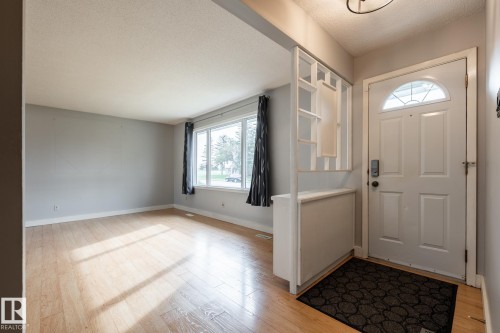 8836 150 Avenue Nw, Edmonton, AB 