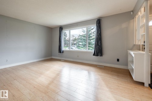 8836 150 Avenue Nw, Edmonton, AB 