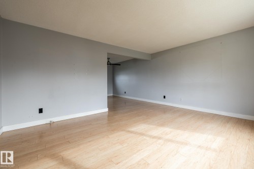 8836 150 Avenue Nw, Edmonton, AB 