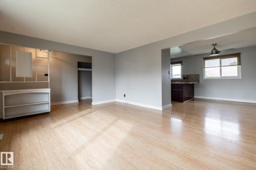 8836 150 Avenue Nw, Edmonton, AB 