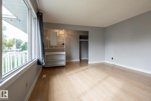 8836 150 Avenue Nw, Edmonton, AB 