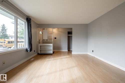 8836 150 Avenue Nw, Edmonton, AB 