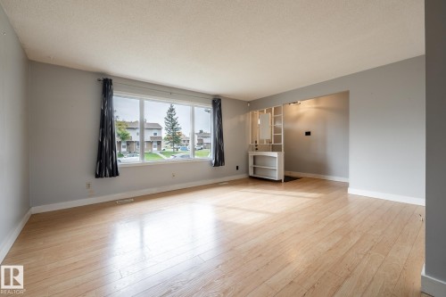 8836 150 Avenue Nw, Edmonton, AB 