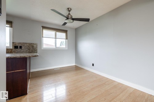 8836 150 Avenue Nw, Edmonton, AB 