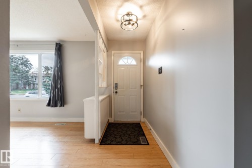 8836 150 Avenue Nw, Edmonton, AB 