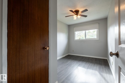 8836 150 Avenue Nw, Edmonton, AB 
