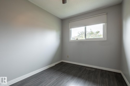 8836 150 Avenue Nw, Edmonton, AB 