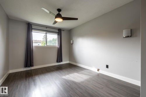 8836 150 Avenue Nw, Edmonton, AB 