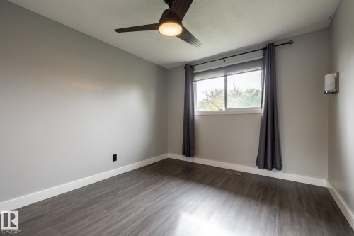 8836 150 Avenue Nw, Edmonton, AB 