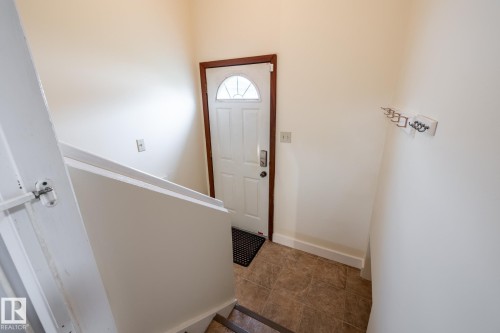 8836 150 Avenue Nw, Edmonton, AB 